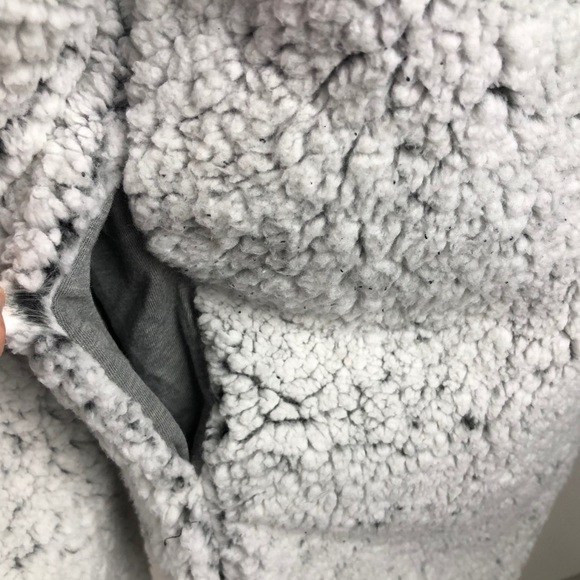 New Victoria's Secret VS Pink Sherpa Reversible Cardigan M/L - Picture 7 of 7